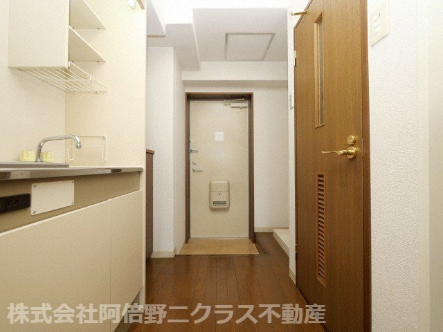 エストゥディオ・アヴァンサルの玄関|内装は別部屋の参考写真です。