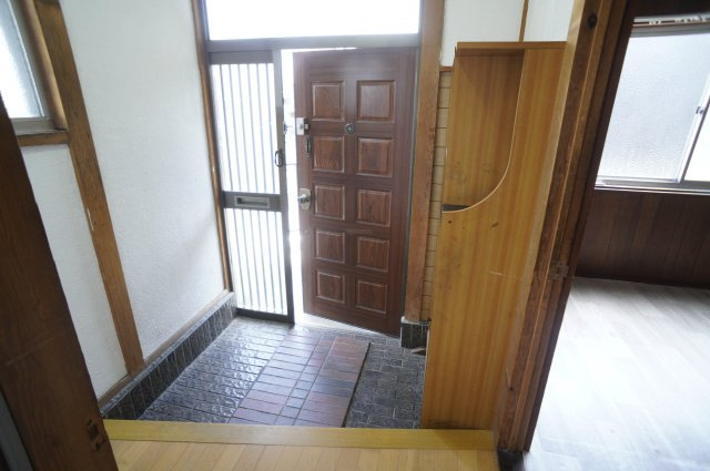 上牧町米山台戸建の玄関