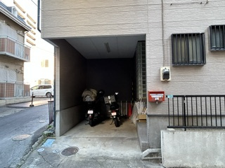 仲町1丁目戸建の駐車場