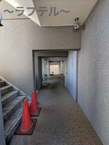 所沢市寿町の賃貸マンションのエントランス