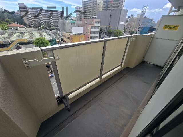 入間市駅前ビルのバルコニー|別部屋イメージ写真