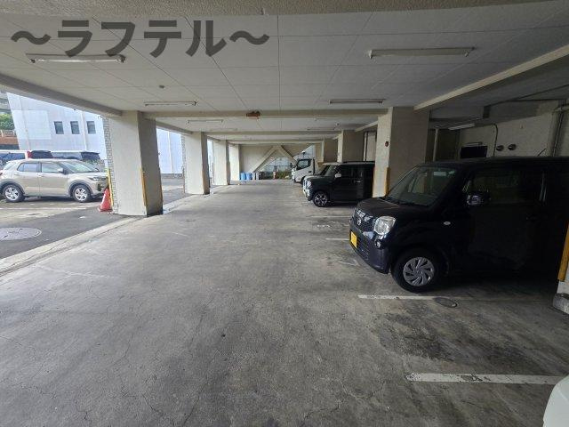 入間市駅前ビルの駐車場