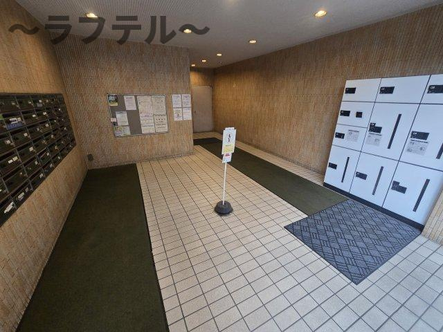 入間市駅前ビルのロビー