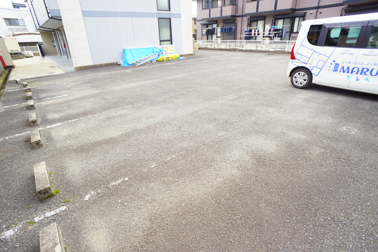 レオパレスイケダの駐車場
