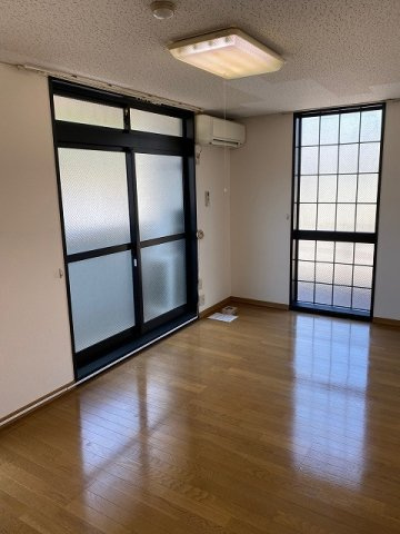 レオパレスイケダの居間・リビング|現状優先となります。