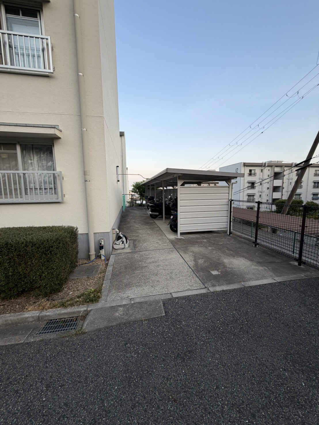 渦ヶ森コーポ6号館の駐車場|駐車場があるので、車を買う予定の方も安心です