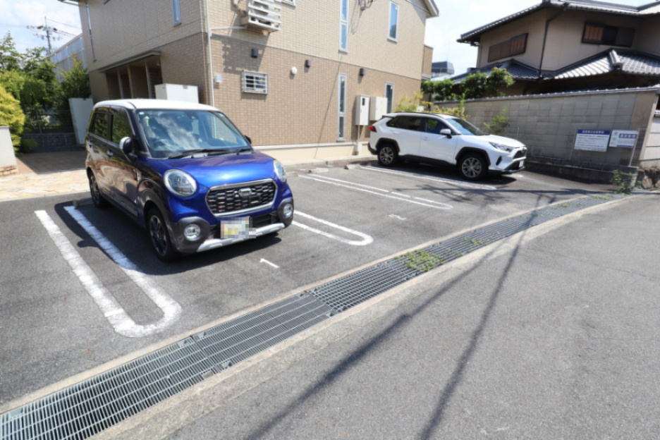 ドミール・エビスⅡの駐車場
