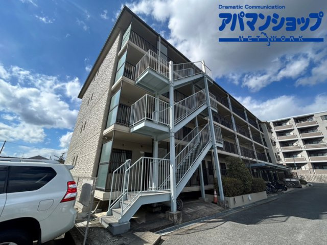 ラフォーレ学園前の外観