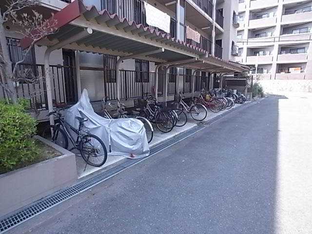 ラフォーレ学園前の駐車場