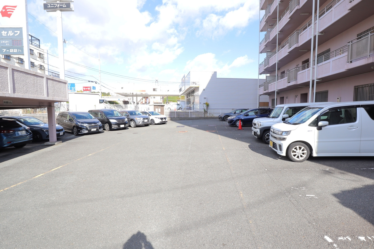エトワール生駒の駐車場