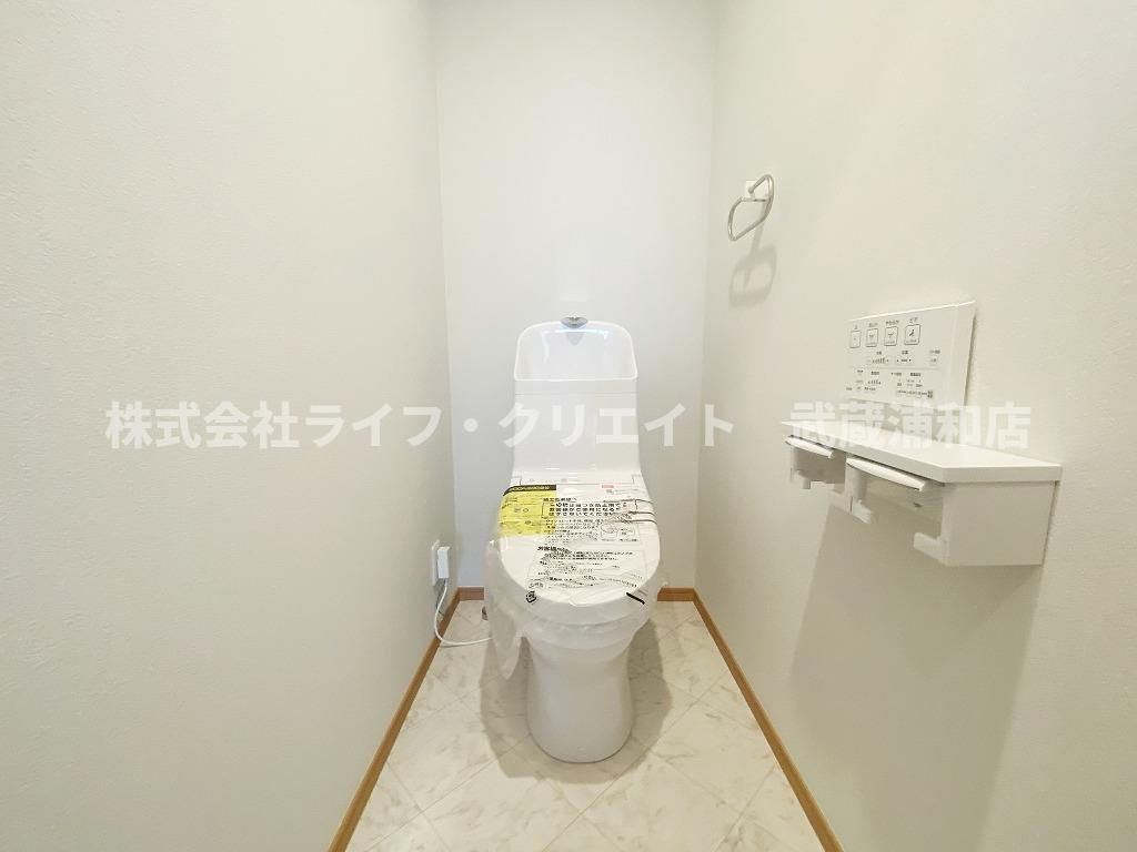 ブランシュ上の台のトイレ