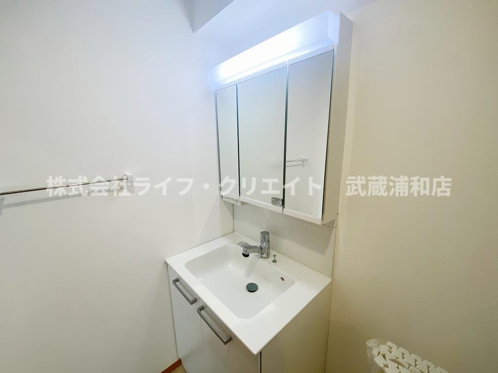 ブランシュ上の台の洗面所