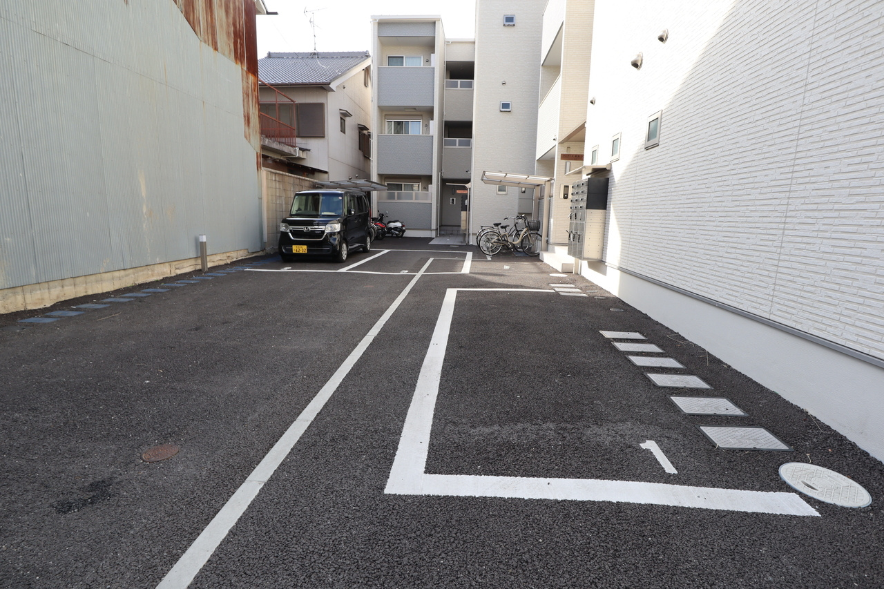 クレアール堺町Ｉの駐車場