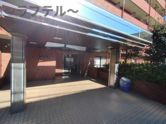 所沢市くすのき台２丁目の賃貸マンションのエントランス