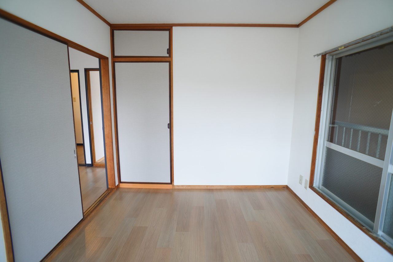 大奥マンションB棟の居間・リビング