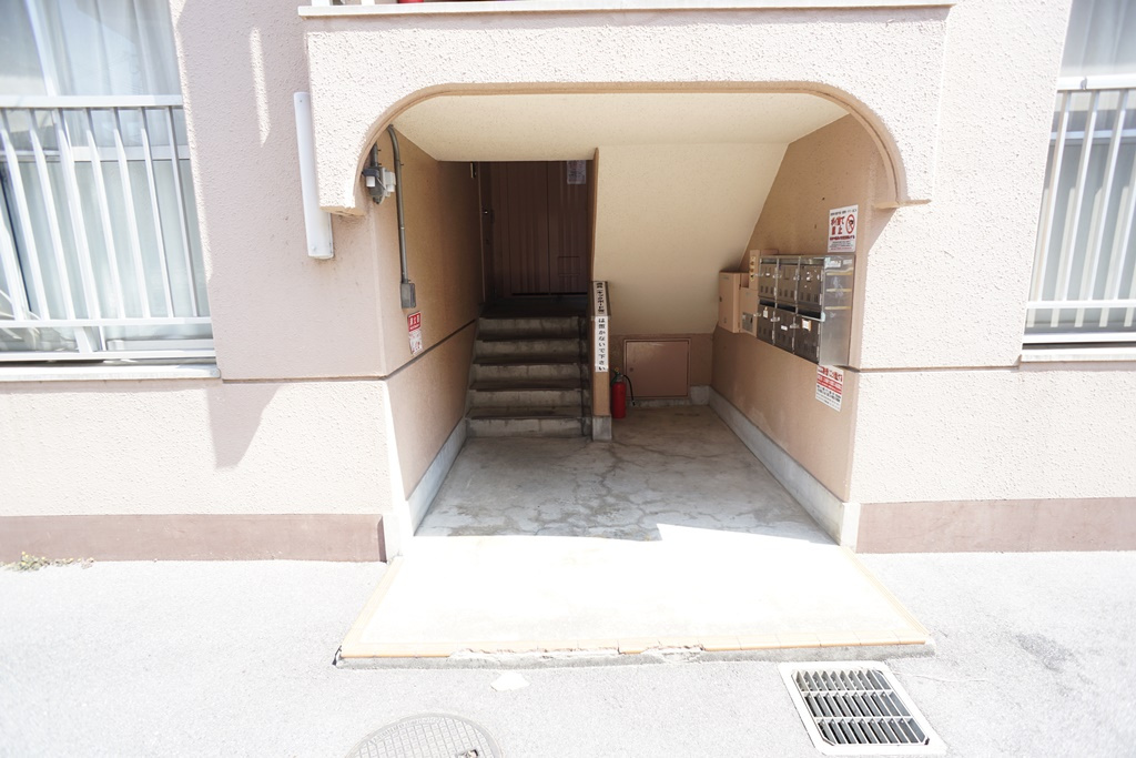 大奥マンションB棟のエントランス