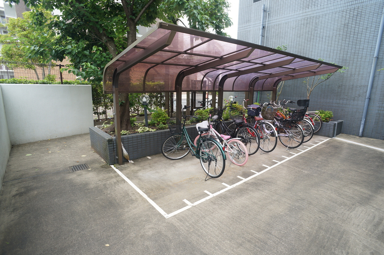 橿原レジデンシャルの駐車場