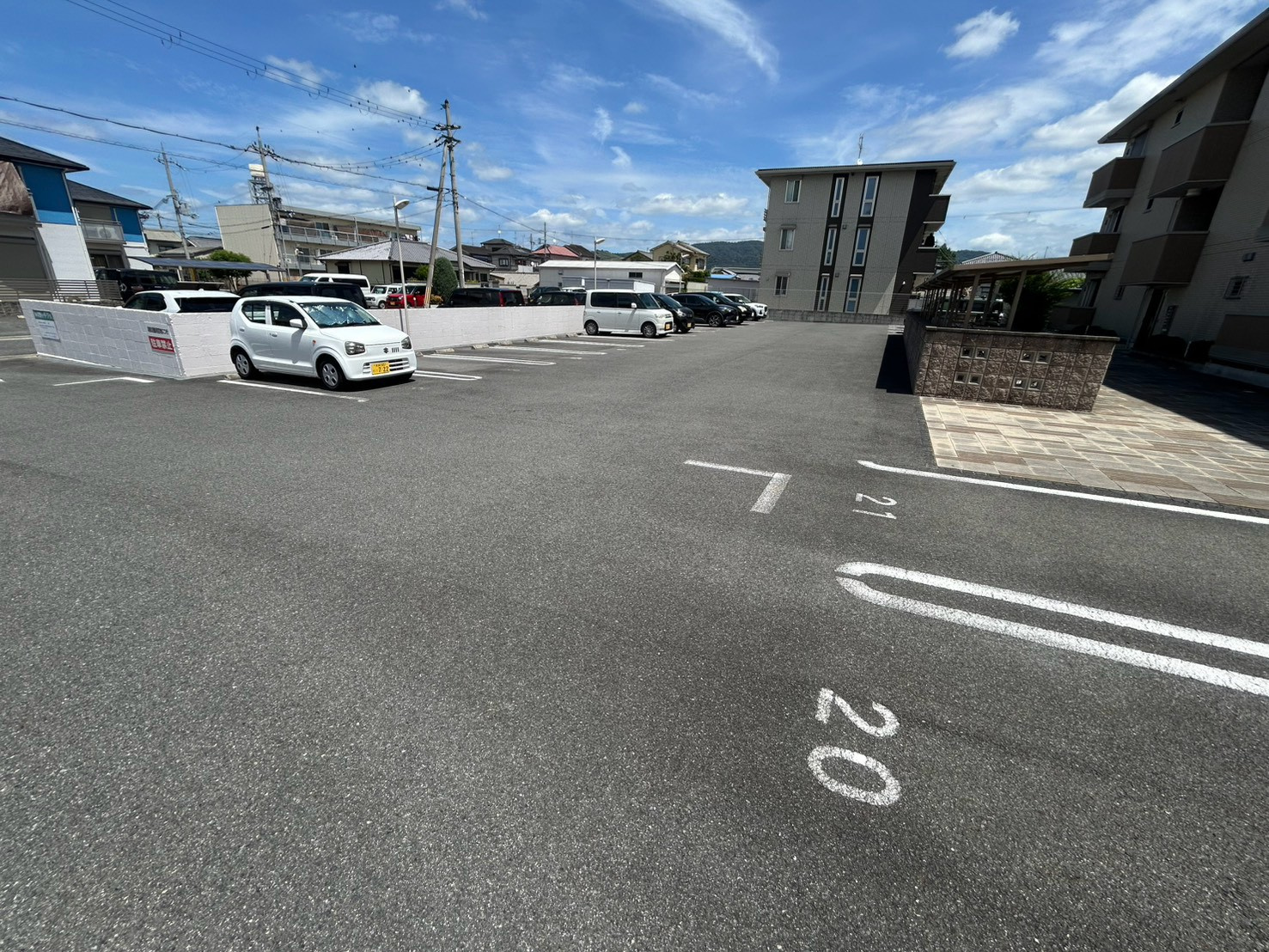 コーポ大安寺Ⅱの駐車場