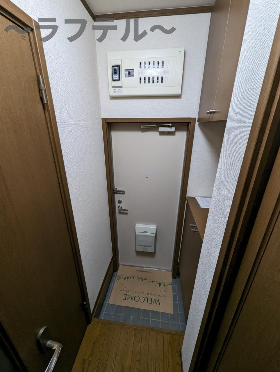 所沢市大字山口のアパートの玄関