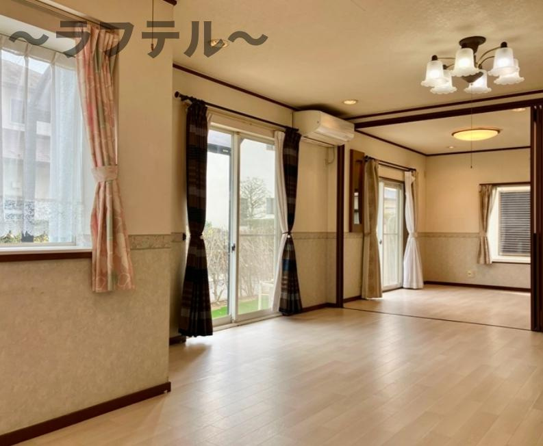 中富南戸建の居間・リビング