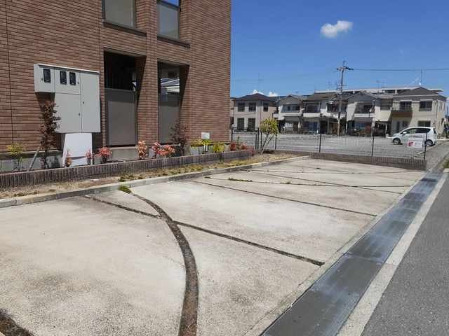 ボヌールの駐車場