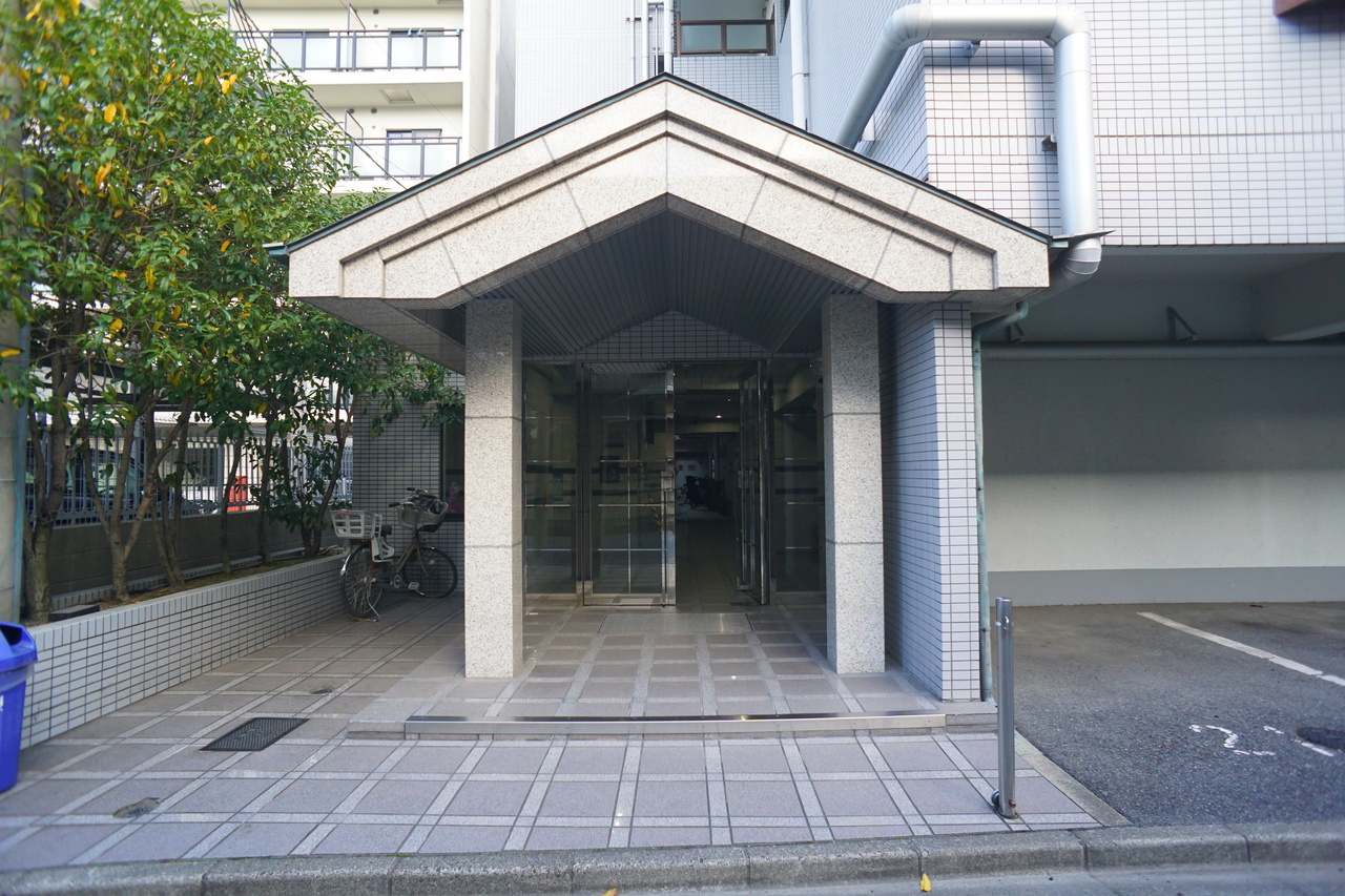 キャピタル新大宮のエントランス