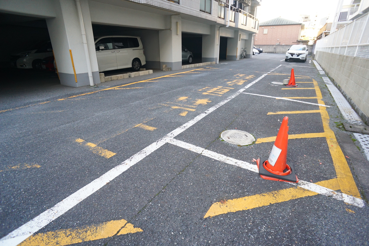 キャピタル新大宮の駐車場