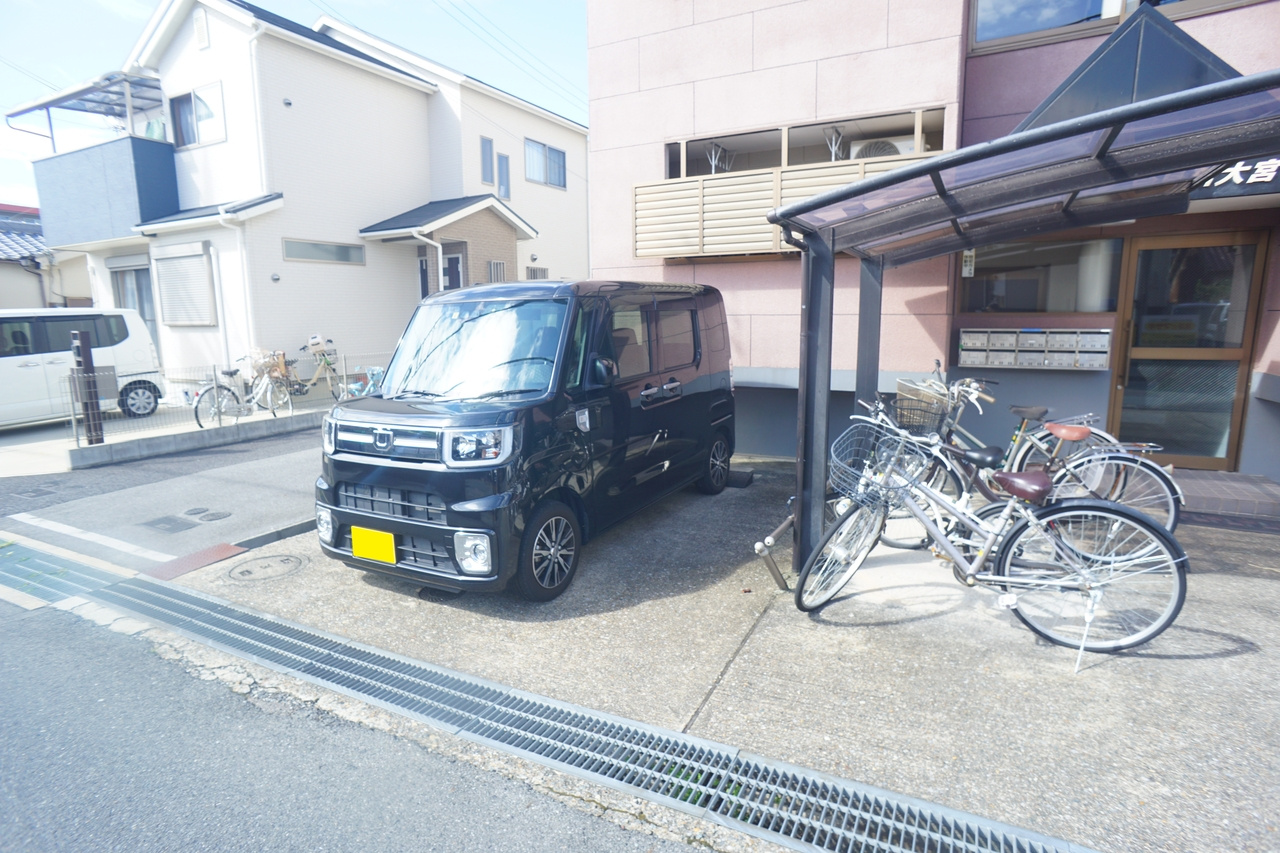 ボナール奈良新大宮の駐車場
