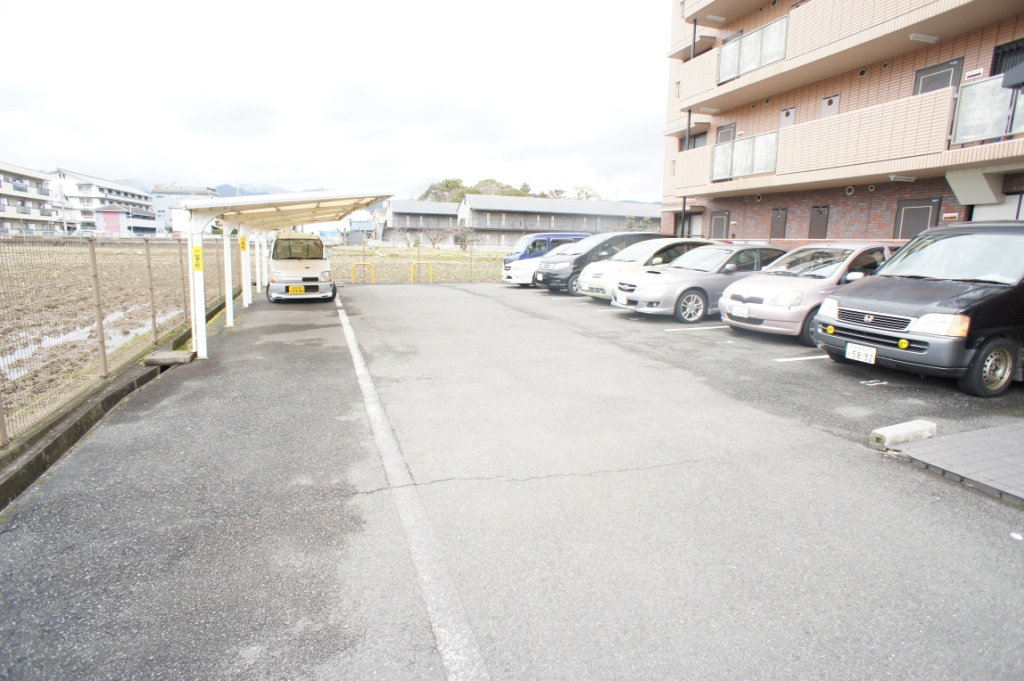 ＤＭカルチャーの駐車場