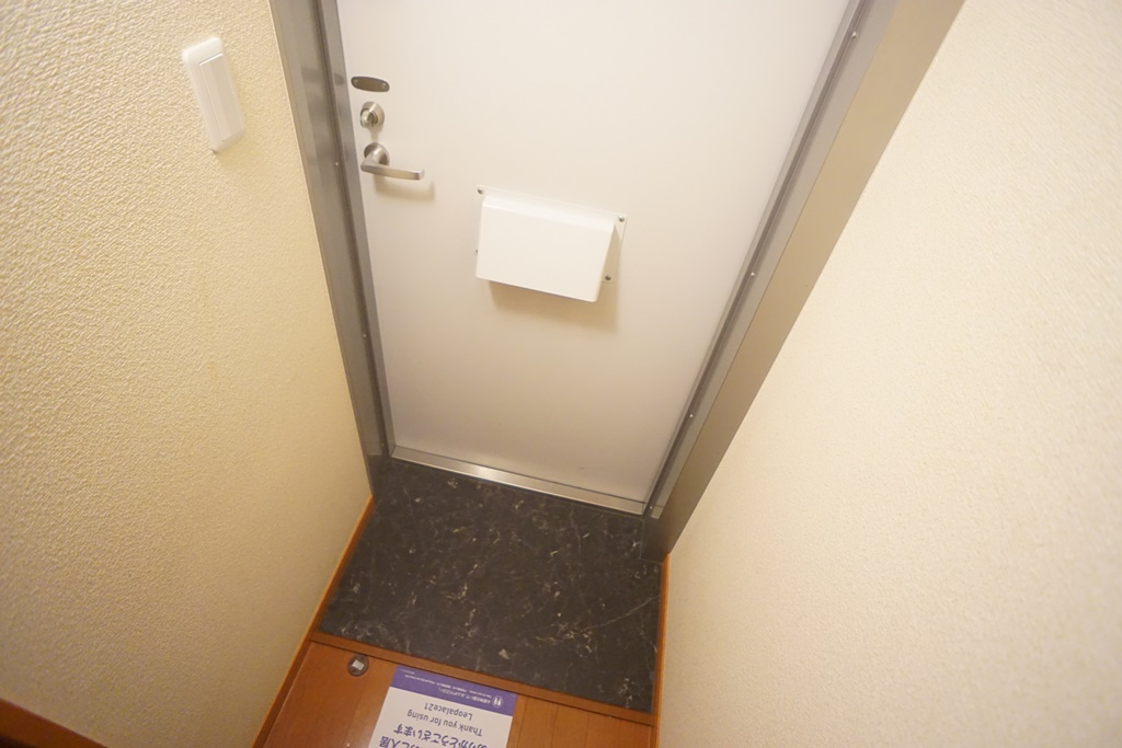 レオパレス藤尾の玄関|※写真と現状が異なる場合は現状を優先