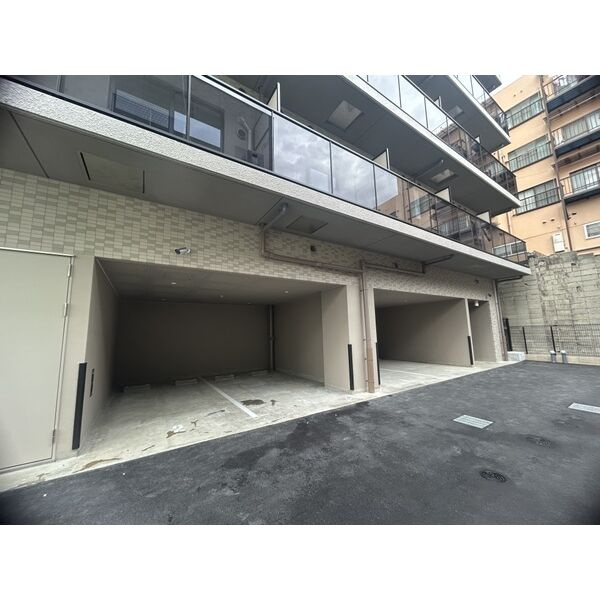 アーバンパーク田辺の駐車場