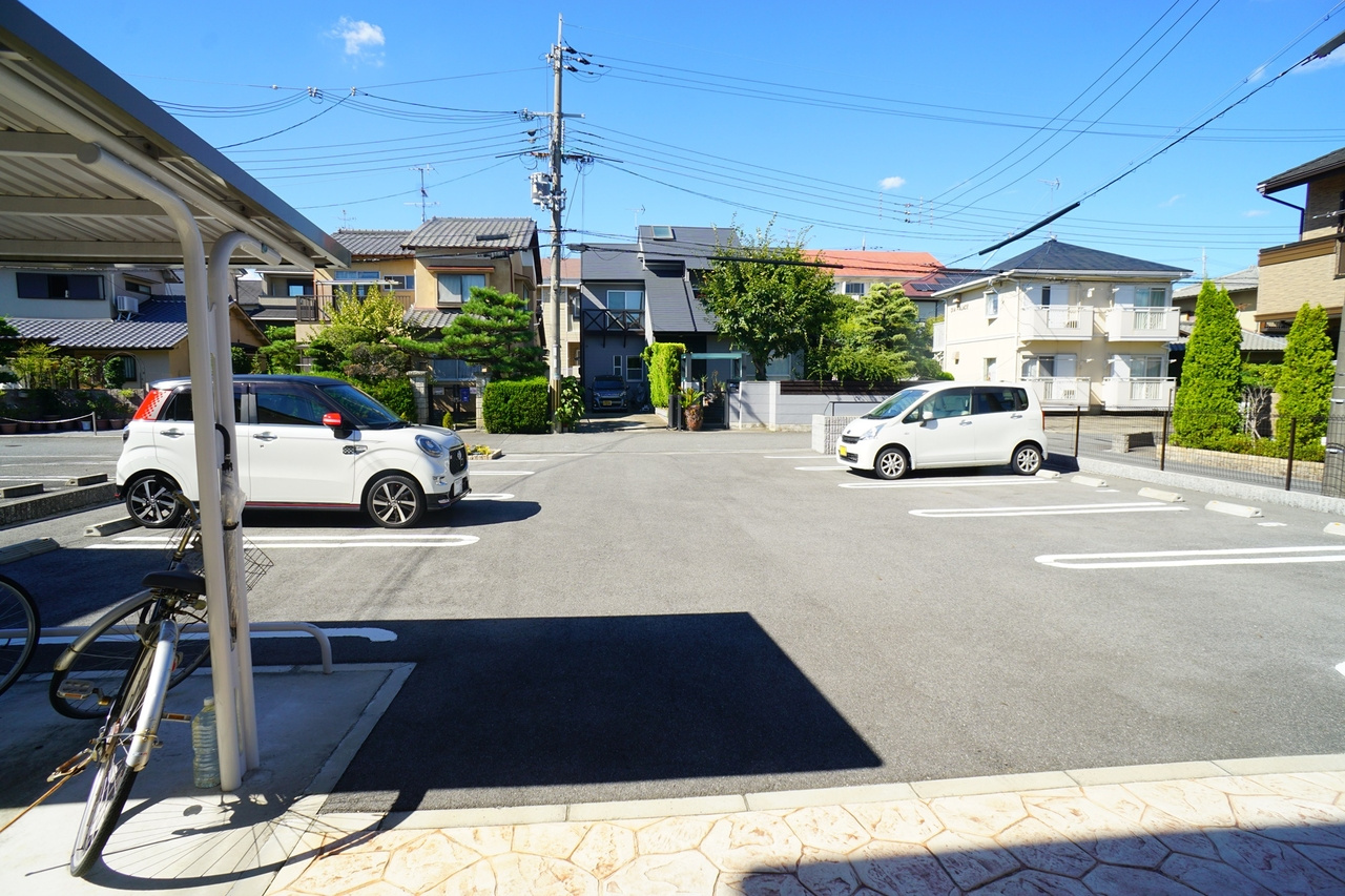 ＮＥＷ　コリーナの駐車場