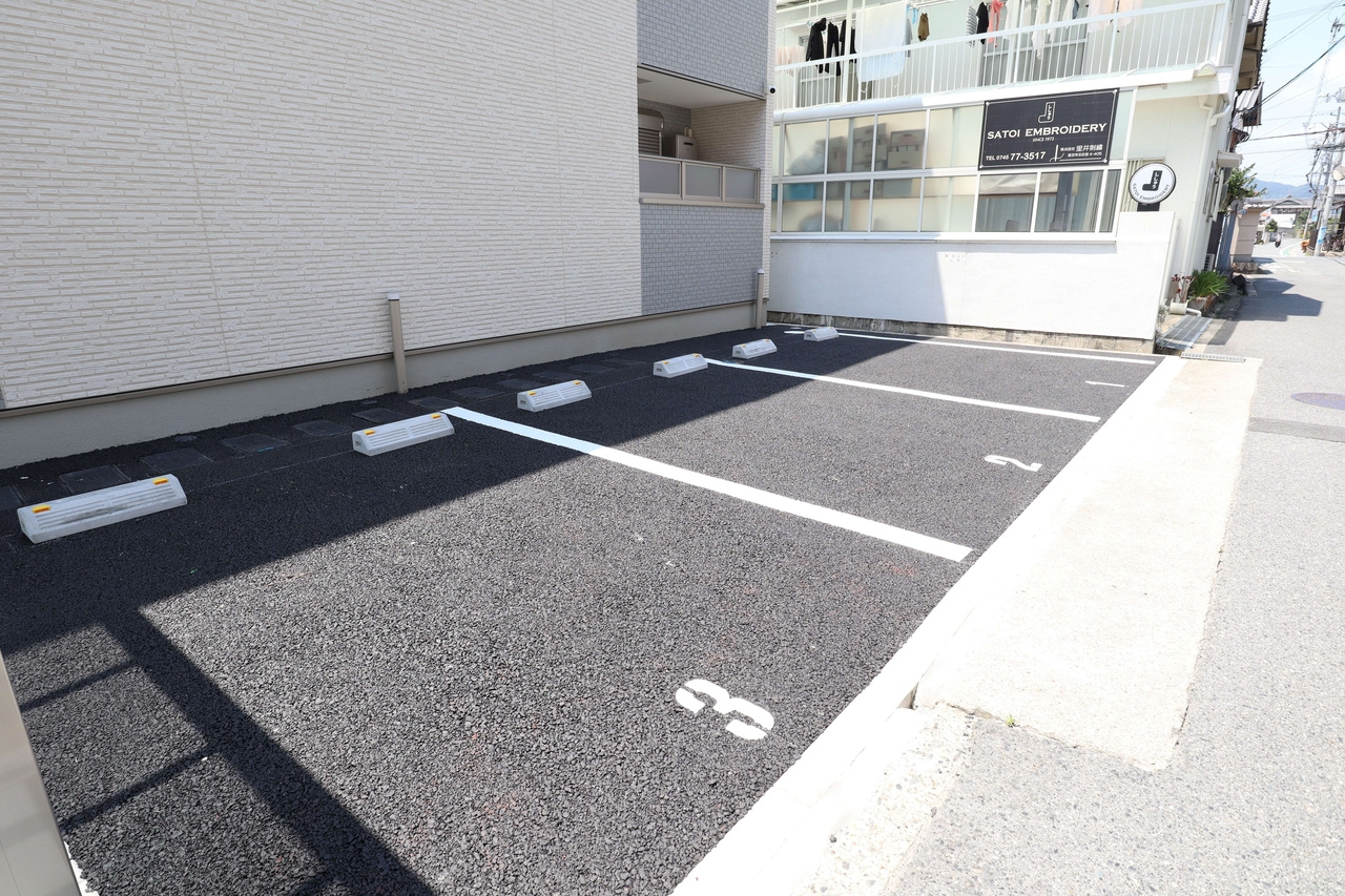 クレアール五位堂の駐車場