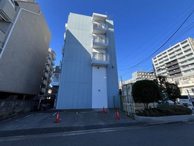 トキ弐番館の駐車場