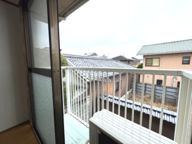 奈良市高畑町のアパートのバルコニー