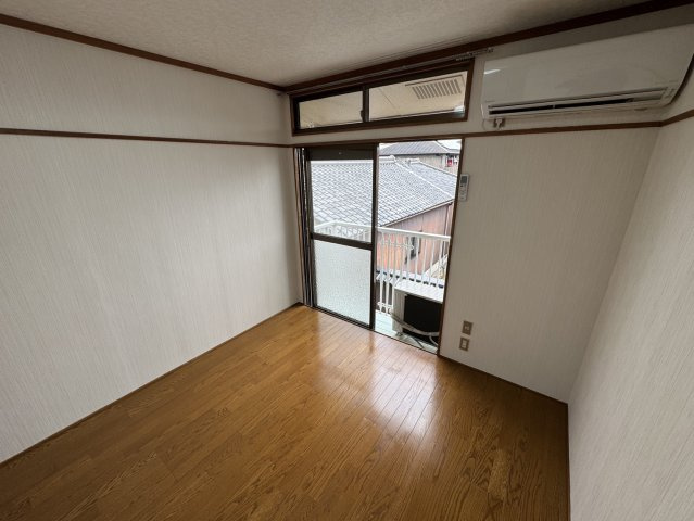 奈良市高畑町のアパートの居間・リビング