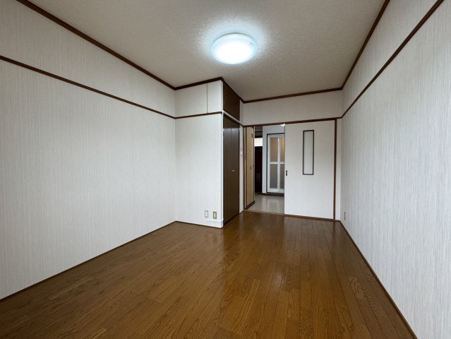 奈良市高畑町のアパートの居間・リビング