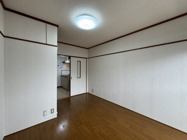 奈良市高畑町のアパートの居間・リビング