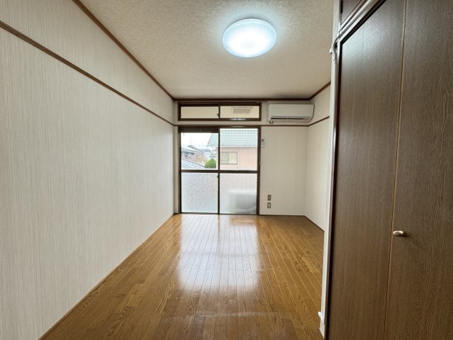 奈良市高畑町のアパートの居間・リビング