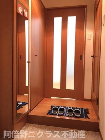 美章園メゾン寿の玄関