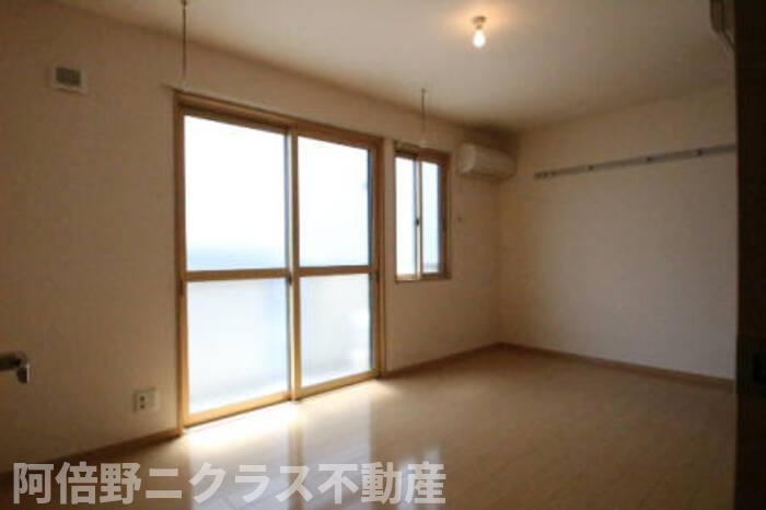 ＣＯＺＹ岸里の居間・リビング