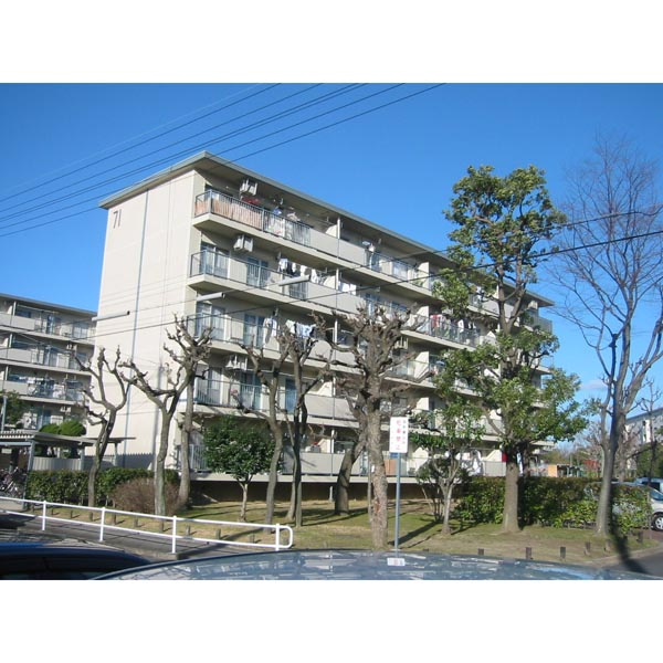 富田第二住宅71号棟の外観