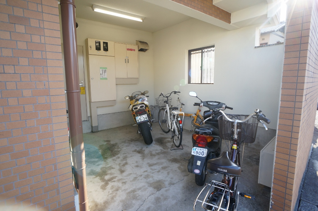 リバーヒル帝塚山の駐車場