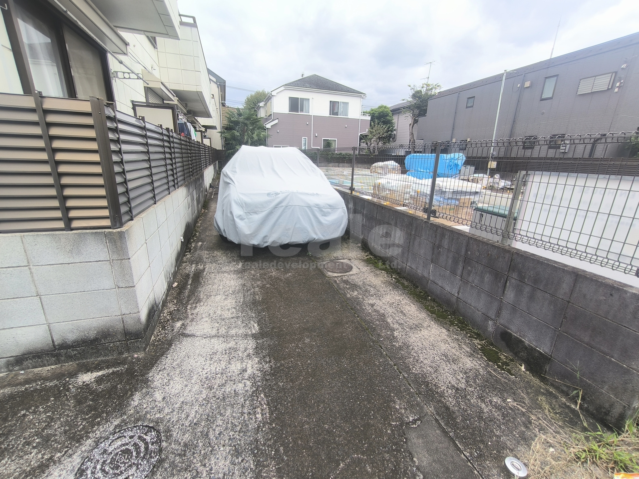 三鷹市下連雀２丁目の賃貸マンションの駐車場