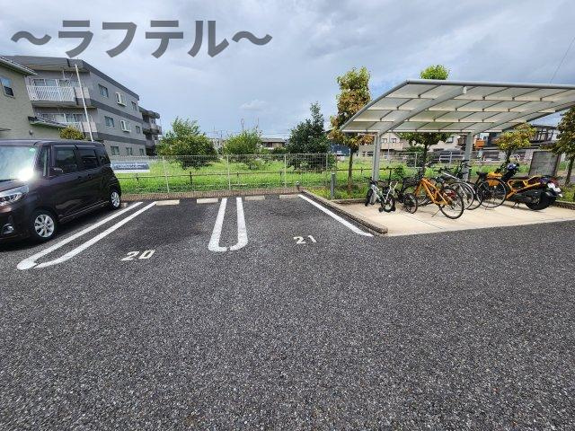 クオーレの駐車場