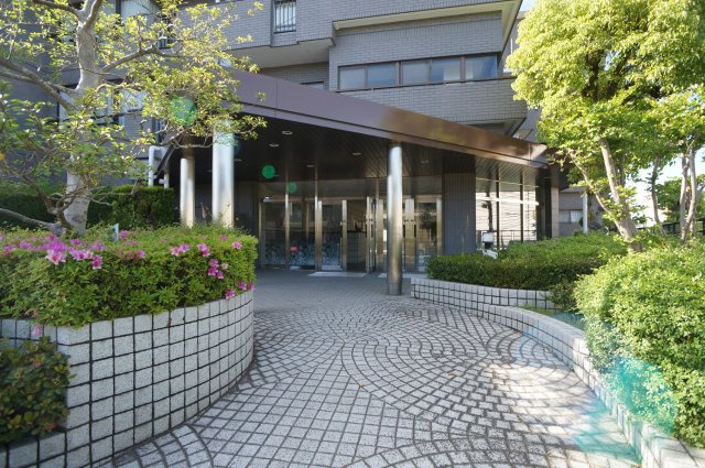 グランドパレス学園前のエントランス