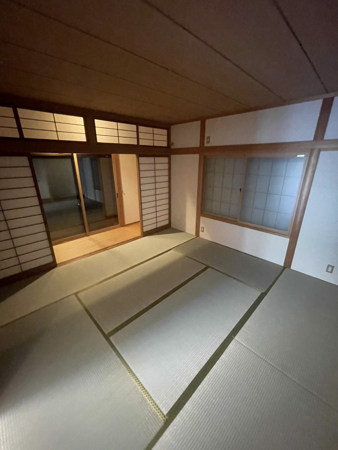 星和台２丁目貸戸建ての和室|柔らかい畳が心地よい和室