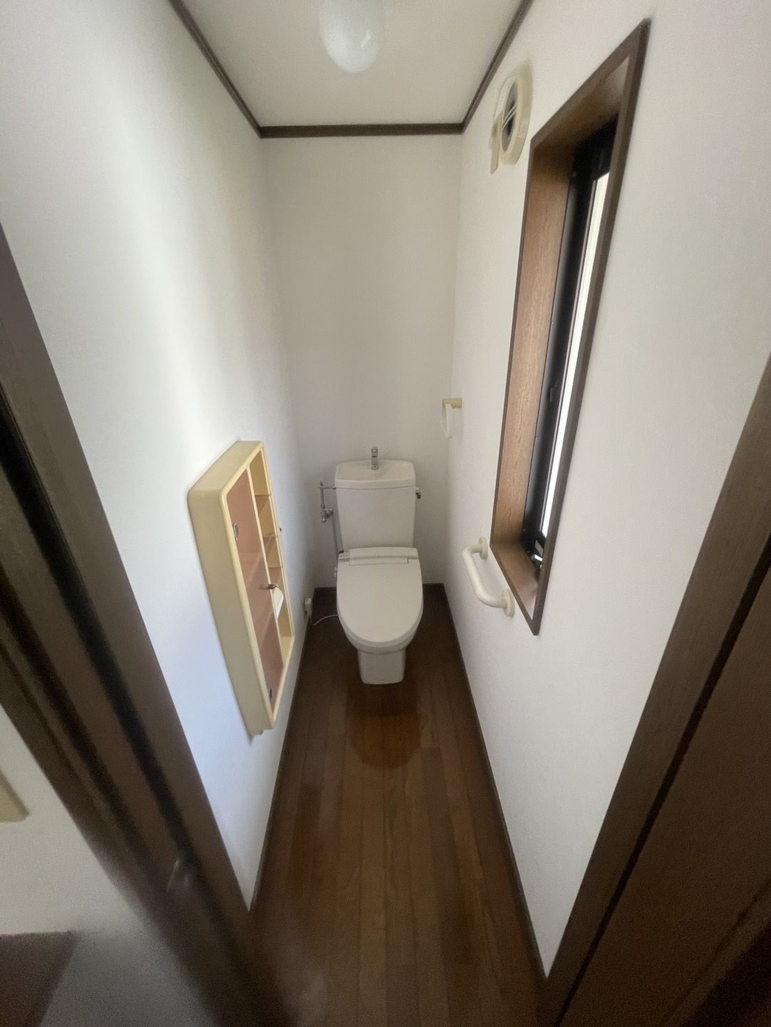 星和台２丁目貸戸建てのトイレ|落ち着いた色調のトイレです