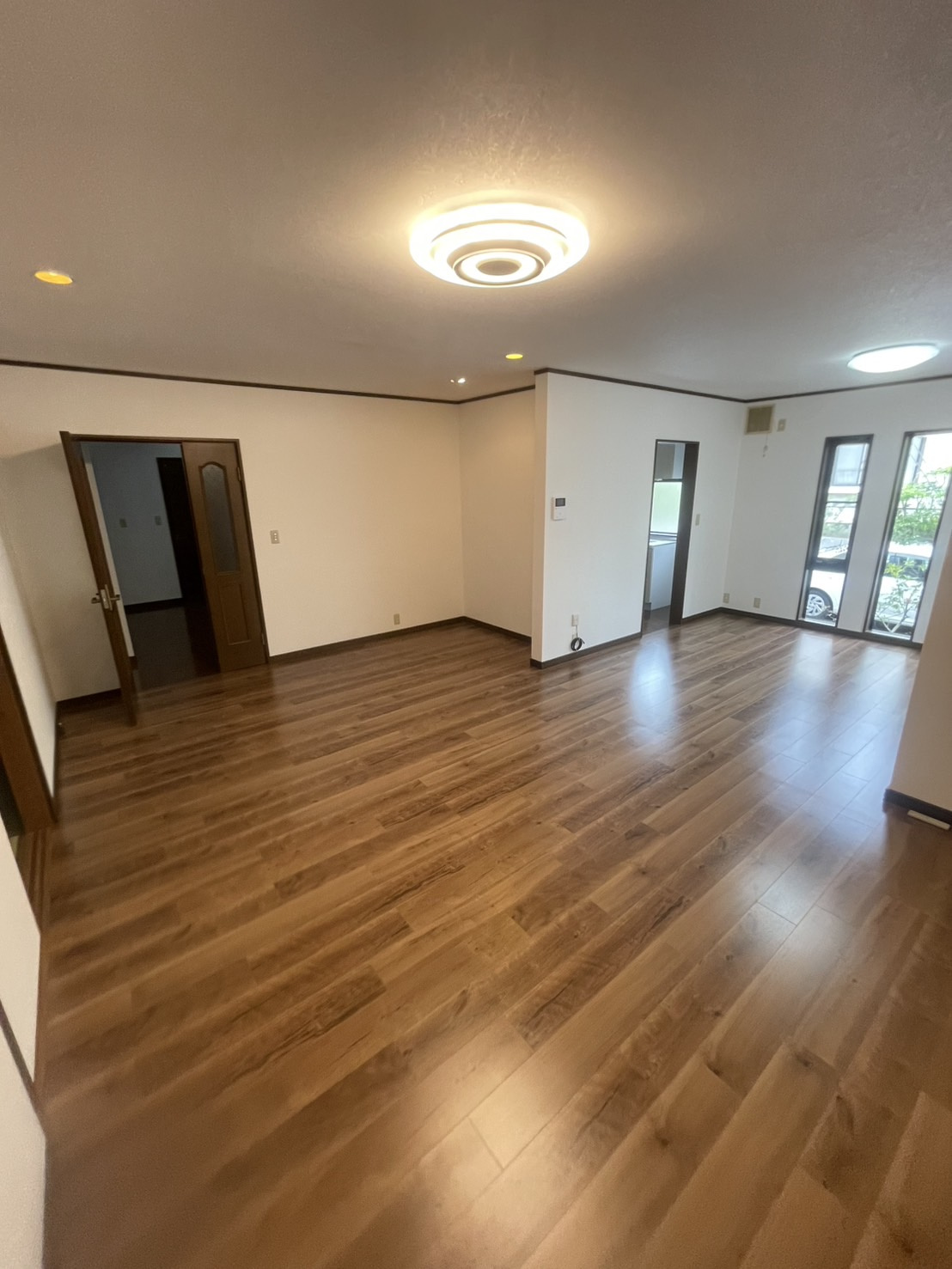 星和台２丁目貸戸建ての居間・リビング|おしゃれなリビングです