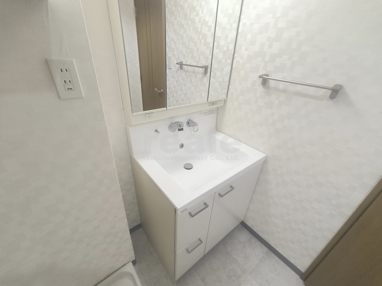 三鷹市新川６丁目の賃貸マンションの洗面所